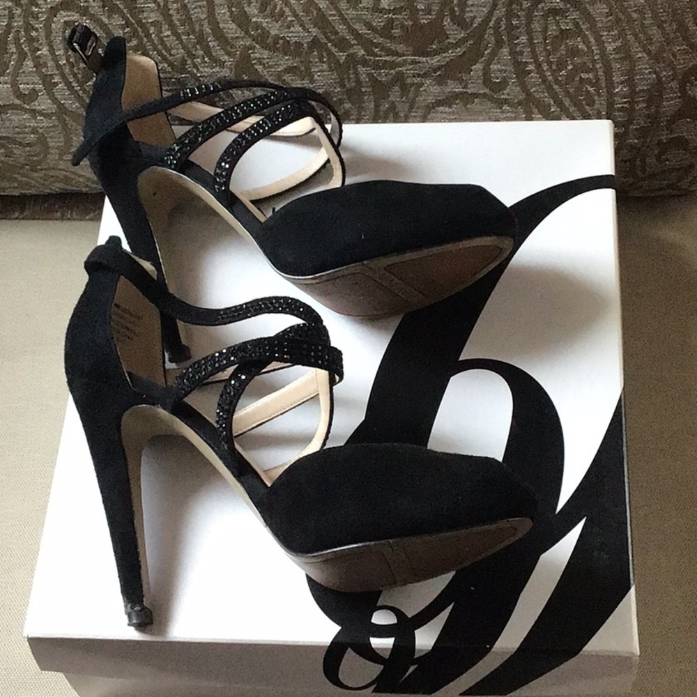 Shoes - Picture 4 of 8